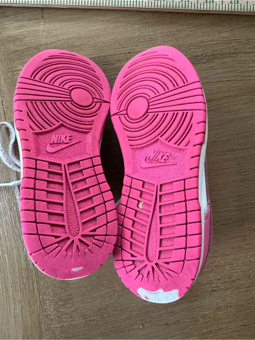 Nike Kids Low-Top Sneakers in Pink and White